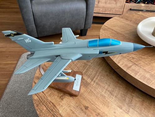 Mahoniehouten Schaalmodel Panavia Tornado GR.5   R.A.F., Verzamelen, Luchtvaart en Vliegtuigspotten, Zo goed als nieuw, Schaalmodel
