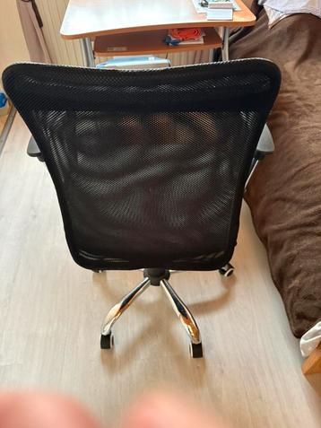 Nette stoel bieden 