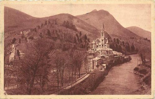 (381-349-007) Lourdes La Basilique, Verzamelen, Ansichtkaarten | Buitenland, Frankrijk, Verzenden