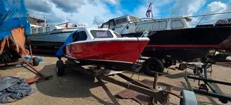 Mooie kajuit met motor., Watersport en Boten, Kajuitzeilboten en Zeiljachten, Zo goed als nieuw, Polyester, Tot 6 meter, Benzine