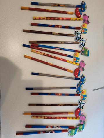 18 nieuwe potloden met leuke figuren erop 
