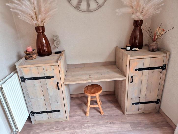 Steigerhouten kinder speeltafel met  kasten, Huis en Inrichting, Bureaus, Zo goed als nieuw, Bureau, In hoogte verstelbaar, Ophalen