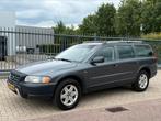Volvo XC70 2.5 T AWD 209PK Geartronic Aut / Leer / Cruise!, Auto's, Volvo, Automaat, Euro 5, 1800 kg, Zwart