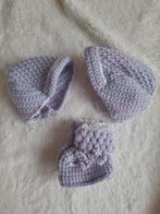 Gehaakte lichtblauw/lila gemêleerd mutsjes met sokjes, nieuw, Ophalen of Verzenden, Nieuw, Meisje