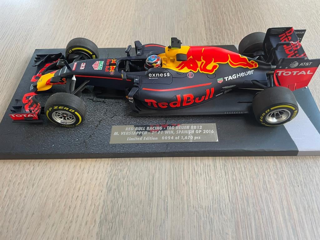 Max Verstappen RB12 1e Overwinning Spanje 2016, Hobby en Vrije tijd, Modelauto's | 1:18, Zo goed als nieuw, Auto, MiniChamps, Ophalen of Verzenden
