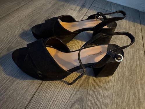 Zwarte sandalen met hak van Stradivarius – maat 37, Kleding | Dames, Schoenen, Zo goed als nieuw, Sandalen of Muiltjes, Zwart
