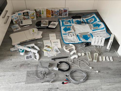 Mega wii pakket met accessoires en 13 spellen, Spelcomputers en Games, Spelcomputers | Nintendo Wii, Gebruikt, Met 3 controllers of meer