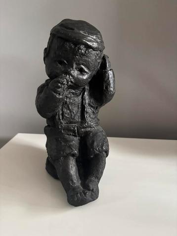 Sculptuur duimend jongentje (25cm) beschikbaar voor biedingen
