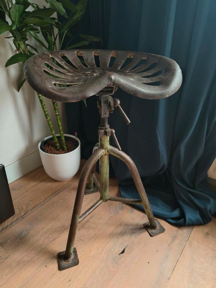 Vintage Tractor Barkruk - Industrieel Design, Huis en Inrichting, Stoelen, Gebruikt, Eén, Metaal, Grijs, Ophalen