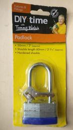 Hangslot slot Padlock DIY time met 2 sleutels nieuw, Doe-het-zelf en Verbouw, Hang- en Sluitwerk, Ophalen of Verzenden, Nieuw