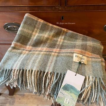 Engels wollen Bronte by Moon plaid Glen Coe Aqua beschikbaar voor biedingen
