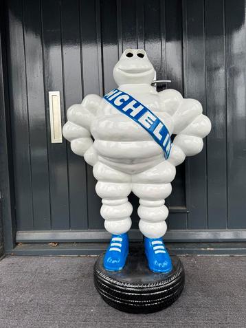 Groot MICHELIN banden reclame beeld beschikbaar voor biedingen