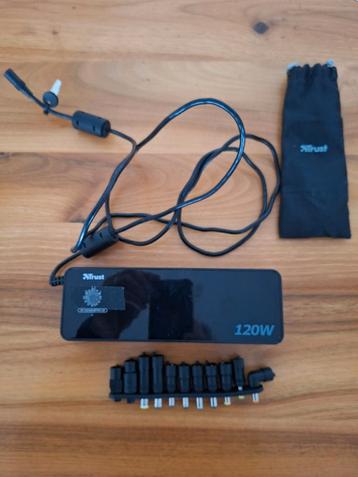 Universele laptop adapter  beschikbaar voor biedingen