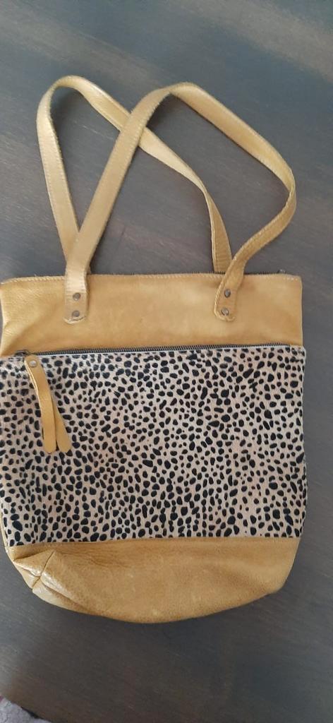 Leren Schoudertas met Luipaardprint, Sieraden, Tassen en Uiterlijk, Tassen | Schoudertassen, Gebruikt, Geel, Leer, Ophalen of Verzenden