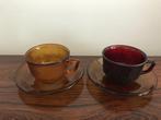 Nestle vintage set 2 kopjes met schoteltjes fumé glas, Ophalen of Verzenden, Huis en Inrichting