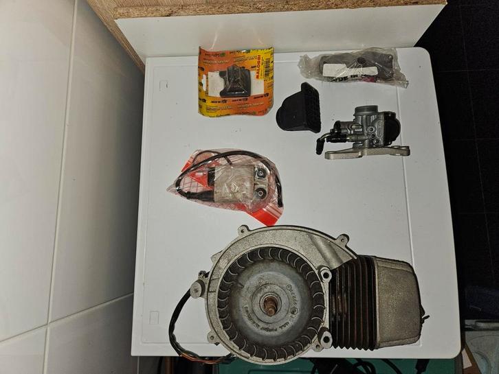 NIEUW malossi reed valve complete set, Fietsen en Brommers, Brommeronderdelen | Algemeen, Nieuw, Blok, Ophalen of Verzenden