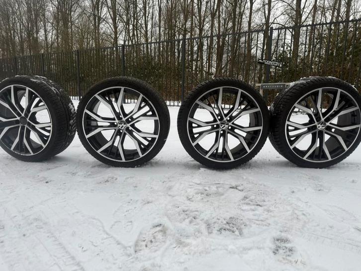 Golf GTI 19 inch Santiago winterbanden, Auto-onderdelen, Banden en Velgen, Banden en Velgen, Winterbanden, 19 inch, 235 mm, Personenwagen