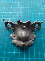 bronzen beeld/hoeksteun mogelijk voor een antieke kast?, Antiek en Kunst, Ophalen of Verzenden, Koper of Brons