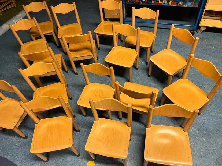 17 Peuterspeelzaal stoeltjes van Schilte, Kinderen en Baby's, Kinderstoelen, Zo goed als nieuw, Overige typen, Ophalen