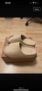 Yeezy slippers, Ophalen of Verzenden, Zo goed als nieuw, Accessoires