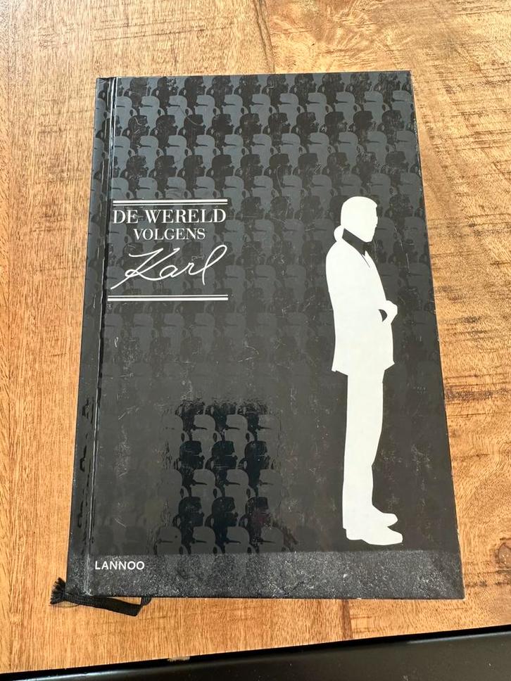 Karl Lagerfeld - De wereld volgens Karl, Boeken, Biografieën, Zo goed als nieuw, Sport, Ophalen of Verzenden