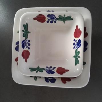 Boerenbont schalen beschikbaar voor biedingen