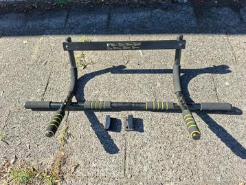 Prima fitness zwart metalen oprekstang beschikbaar voor biedingen