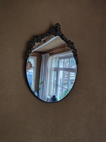  Antieke bronzen wandspiegel – ovaal met ornament beschikbaar voor biedingen