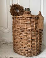 Brocante oude grote gistfles riet bekleed met etiket, Verzenden