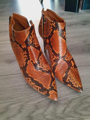 Leren Schoenen Hoge Hakken beschikbaar voor biedingen