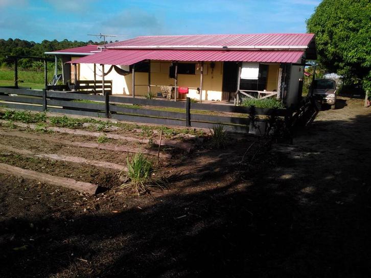 Suriname perceel te koop 2.4504 hectare met woonhuis+ garage, Huizen en Kamers, Buitenland, Woonhuis