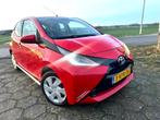 Toyota Aygo 1.0 VVT-i x-play NAP 5-deurs, Xenon en LED Verli, Auto's, Voorwielaandrijving, Euro 5, Gebruikt, 4 stoelen