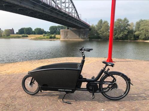 Urban Arrow Family Active Line 2022, Fietsen en Brommers, Fietsen | Bakfietsen, Gebruikt, Overige merken, 4 kinderen of meer, Elektrisch