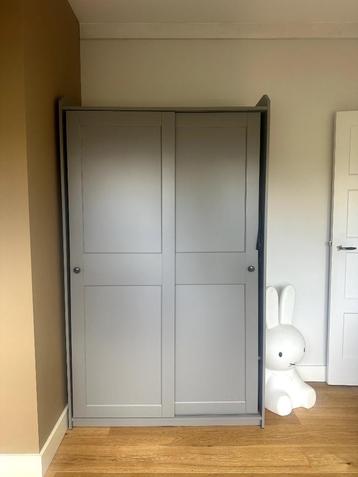 IKEA HAUGA Schuifdeurkast