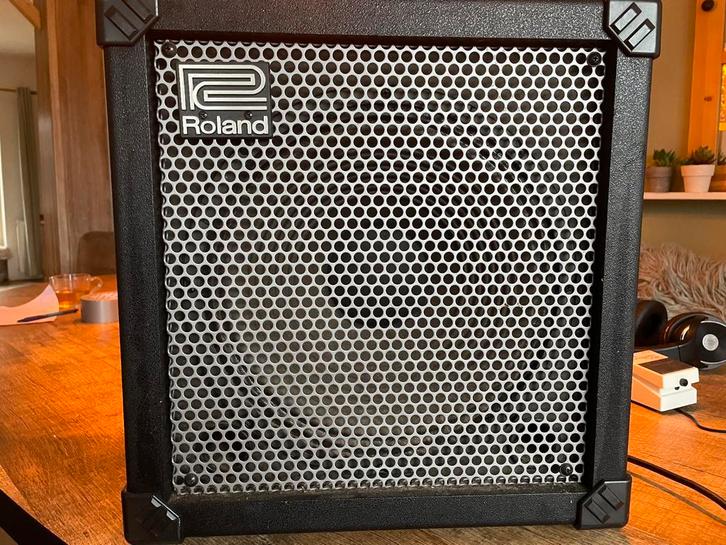 Roland cube 60, Muziek en Instrumenten, Versterkers | Bas en Gitaar, Zo goed als nieuw, 50 tot 100 watt, Ophalen