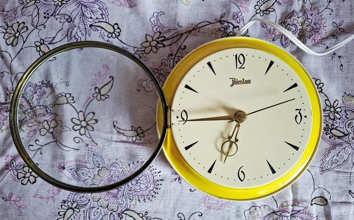 Vintage Originele Jacob PALMTAG Industriële klok lichtgeel, Huis en Inrichting, Woonaccessoires | Klokken, Gebruikt, Wandklok