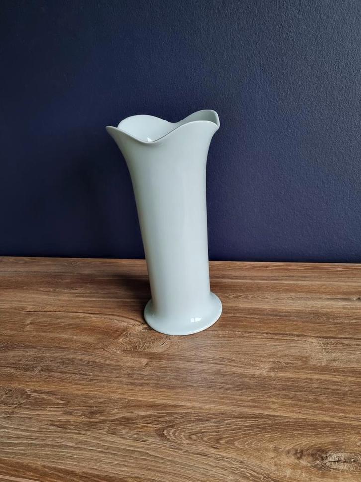 Vintage Witte Porseleinen Vaas - Lichte, Huis en Inrichting, Woonaccessoires | Vazen, Zo goed als nieuw, Wit, Minder dan 50 cm