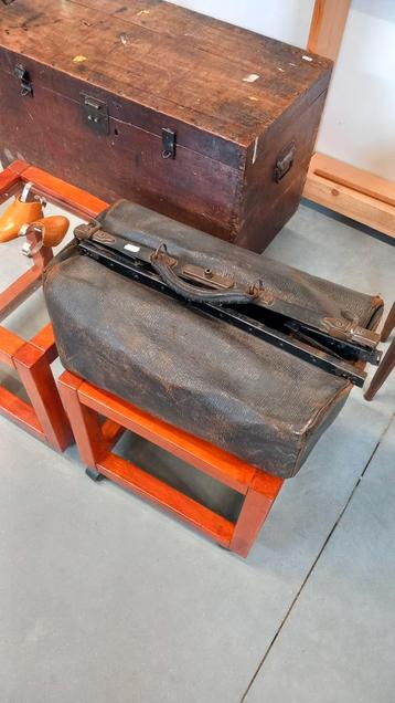 Vintage Lederen Dokterstas beschikbaar voor biedingen