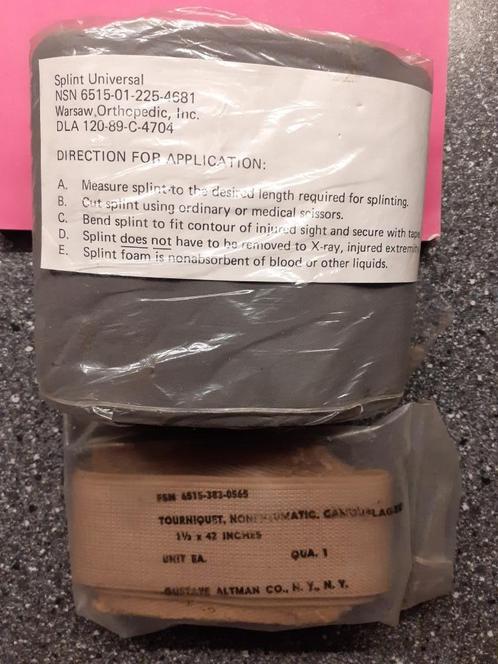 First Aid US Tourniquet en spalk (€15,-), Verzamelen, Militaria | Algemeen, Landmacht, Overige typen, Amerika, Ophalen of Verzenden