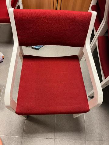 Witte Tafel met Rode Stoelen Set - 4 Stuks beschikbaar voor biedingen