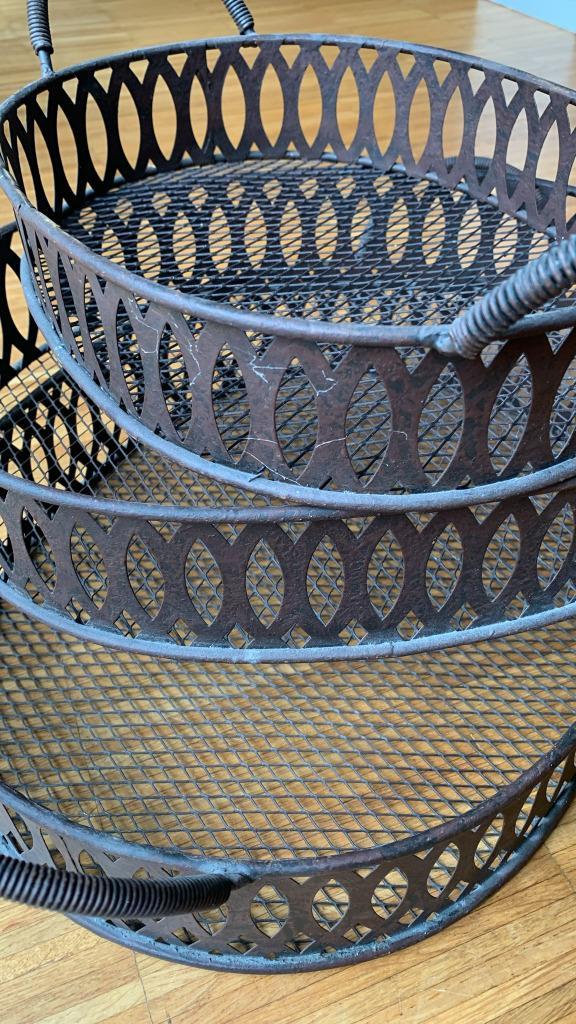 Drie Gietijzeren mandjes (inhuis of tuin), Huis en Inrichting, Woonaccessoires | Schalen en Manden, Zo goed als nieuw, Mand, Ovaal