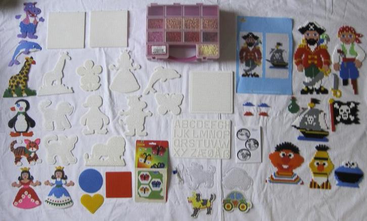 Hama strijkkralen grondplaten + kralen + voorbeelden + Ikea, Kinderen en Baby's, Speelgoed | Educatief en Creatief, Zo goed als nieuw