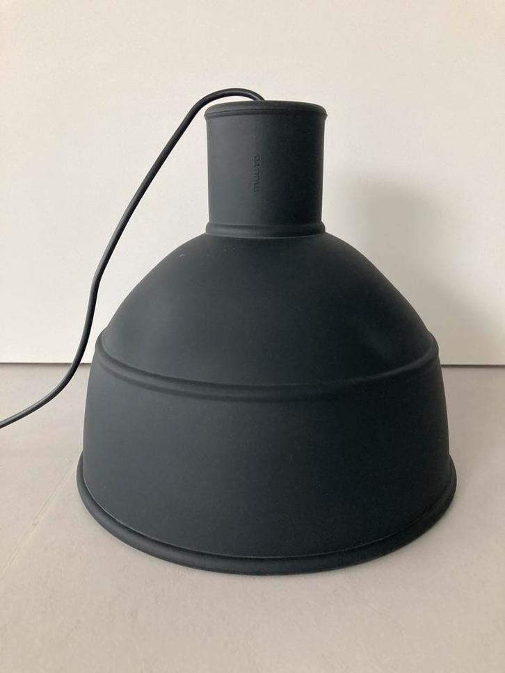 Muuto Unfold hanglamp zwart, Huis en Inrichting, Lampen | Hanglampen, Zo goed als nieuw, Minder dan 50 cm, Overige materialen