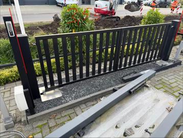 dubbele sier draaipoort. beschikbaar voor biedingen