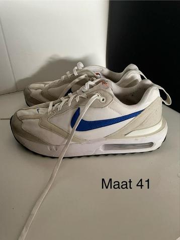 Nike Air Max Dawn Wit/Blauw Maat 41 beschikbaar voor biedingen