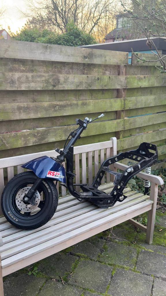 Zip 2t frame GEEN PAPIEREN, Fietsen en Brommers, Scooters | Piaggio, Gebruikt, Zip, Tweetakt, Ophalen