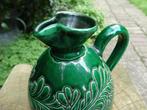 Groen kruikje, groene kruik wijnkan, handvat, bewerkt reliëf, Antiek en Kunst, Ophalen of Verzenden