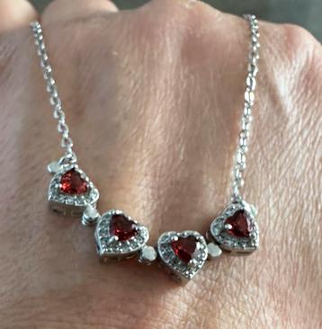 Rode Granaat tweevoudig hartjes, klavertje beschikbaar voor biedingen