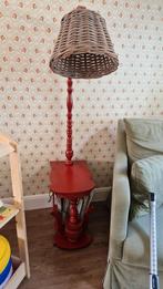 Unieke rode lamp met lectuurmand, Ophalen, Gebruikt, Hout, Landelijk