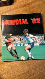 Boek over WK 1982 in Spanje, in goede staat, Balsport, Ophalen of Verzenden, Zo goed als nieuw
